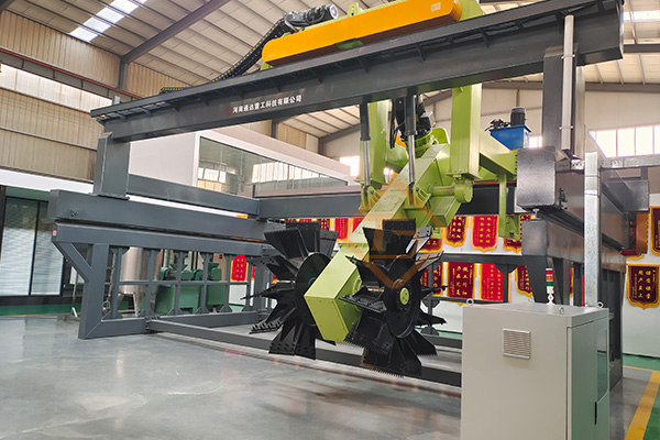 輪盤式翻堆機(jī).jpg 輪盤式翻堆機(jī).jpg