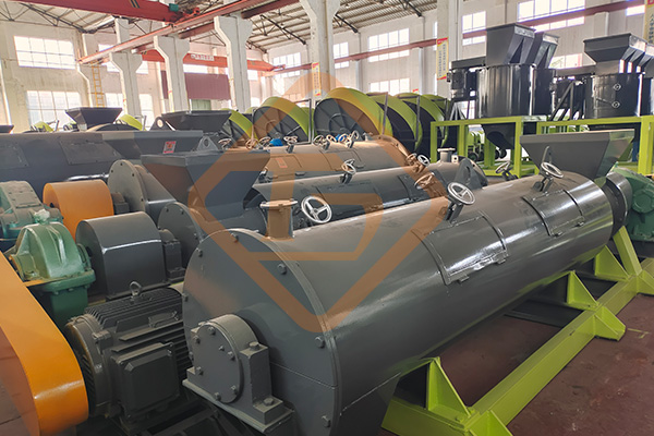 攪齒造粒機(jī)4_meitu_1.jpg 攪齒造粒機(jī)4_meitu_1.jpg