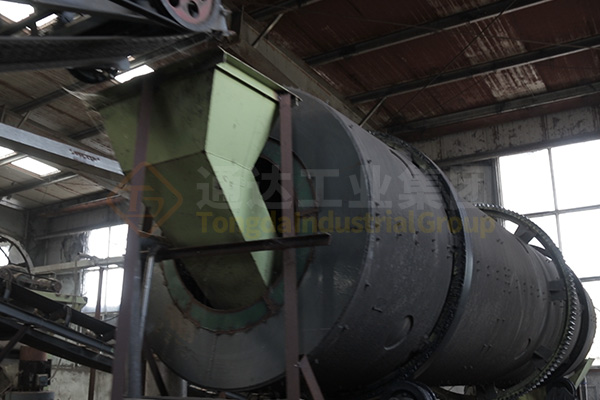 新疆年產十萬噸有機無機復混肥生產線裝車發(fā)貨 新疆年產十萬噸有機無機復混肥生產線裝車發(fā)貨