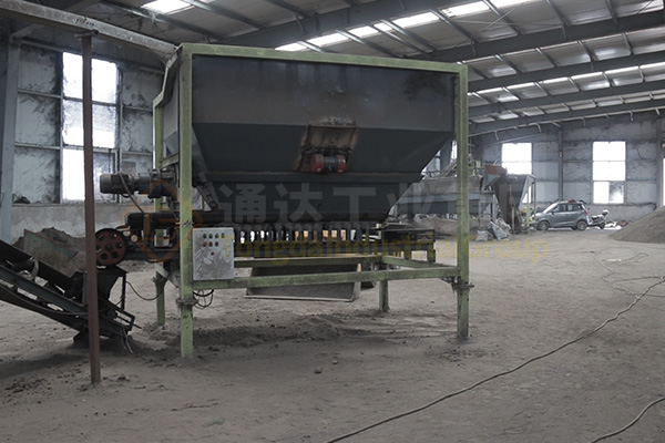 新疆年產十萬噸有機無機復混肥生產線裝車發(fā)貨 新疆年產十萬噸有機無機復混肥生產線裝車發(fā)貨