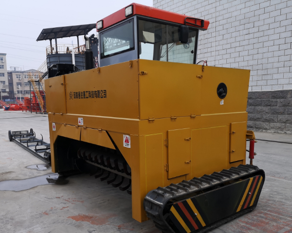 生物有機(jī)肥發(fā)酵翻堆機(jī)