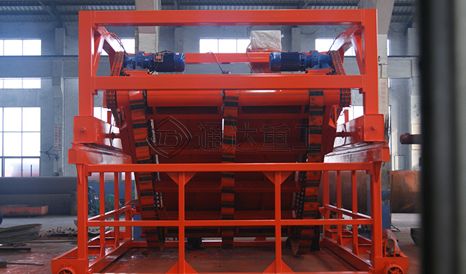 豬糞有機(jī)肥發(fā)酵固定式翻拋機(jī)