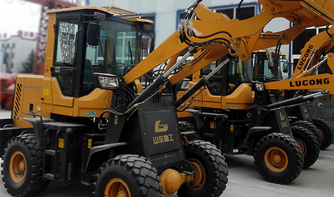 多功能四輪行走式有機(jī)肥鏟車翻堆機(jī)